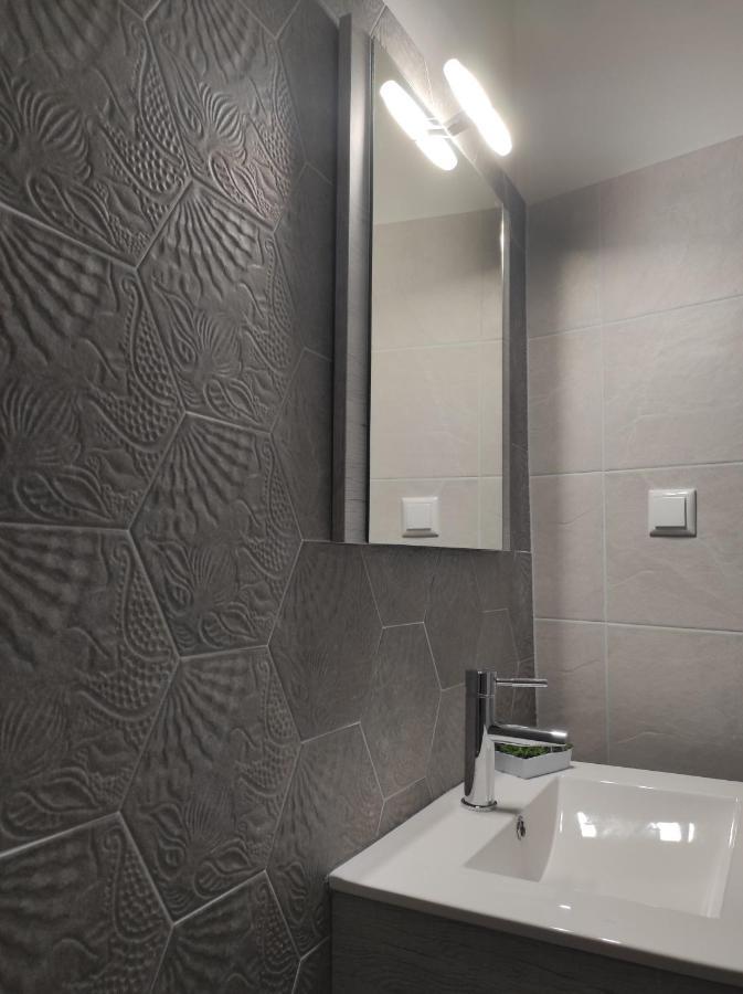 Aurora Nest Apartment Гайос Екстериор снимка