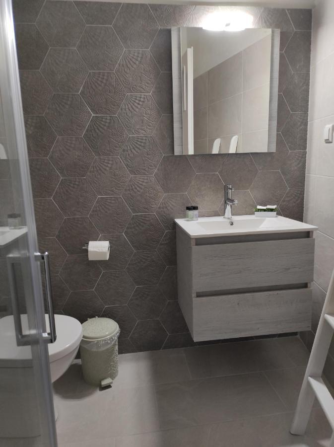 Aurora Nest Apartment Гайос Екстериор снимка